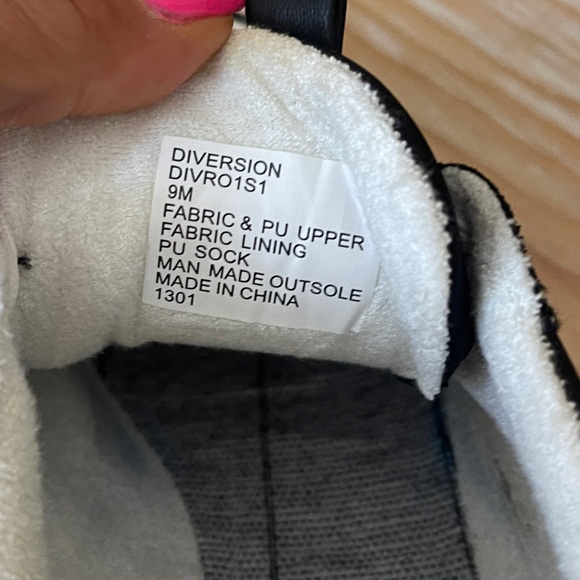 Steve Madden black and white shoes size 9 worn once - Picture 3 of 7